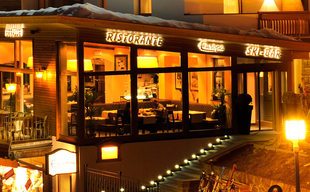 Restaurant im Hotel Europa bei Nacht